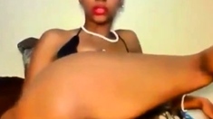 Beautiful ebony slut having fun on cam